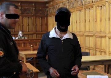 Der Anklagte sagt im Mordprozess aus.