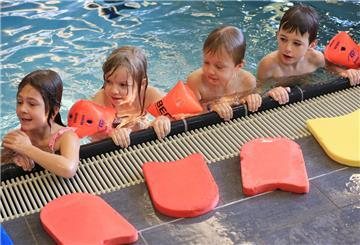 Kinder im Wasser