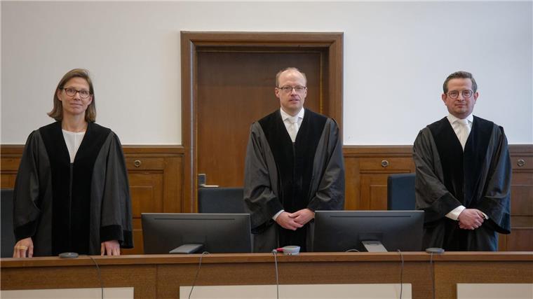 Der Antrag der Verbraucherzentrale sei unbegründet, sagte der Vorsitzende Richter Oliver Jörgens (M).