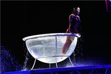 Der Auftritt von Anastasia in der mystischen Wasserkugel ist einer der Höhepunkte der ersten Programmhälfte. 