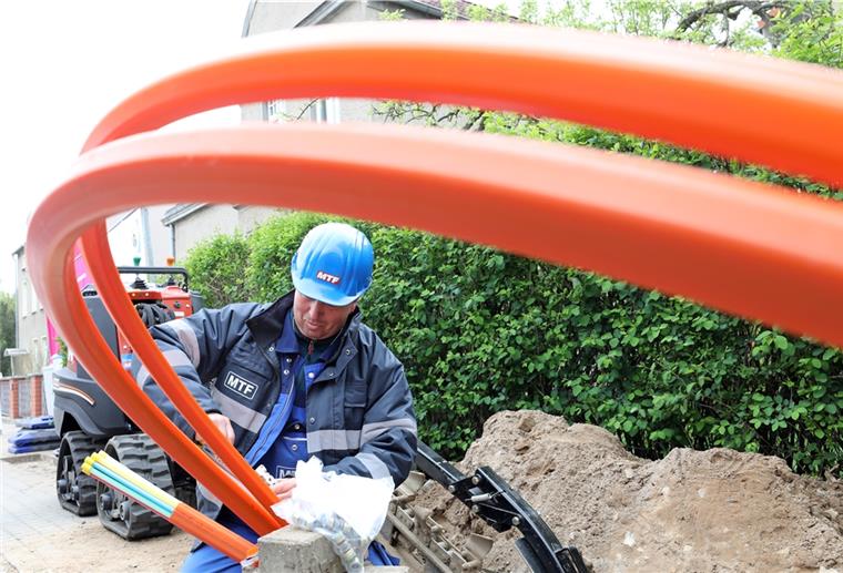 Breitband: Baustart im dritten Quartal Der Ausbau von schnellen Internetverbindungen in der Wesermarsch soll im Herbst starten.