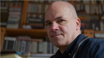 Der Autor Frank Witzel hatte 2015 den Deutschen Buchpreis für den besten deutschsprachigen Roman des Jahres gewonnen. Jetzt kommt ein neuer Preis hinzu.