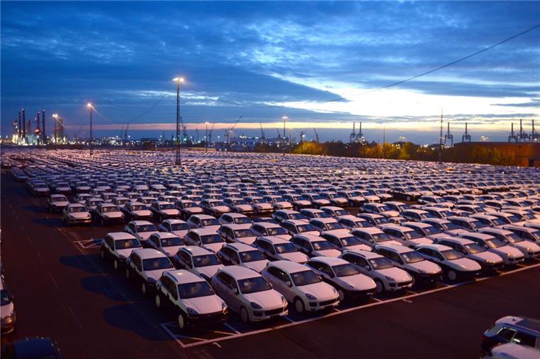 Der Autoterminal läuft voll, es gibt viel Arbeit. Die BLG will 170 neue Jobs schaffen, und bekommt nun trotzdem Ärger mit der Gewerkschaft Verdi.