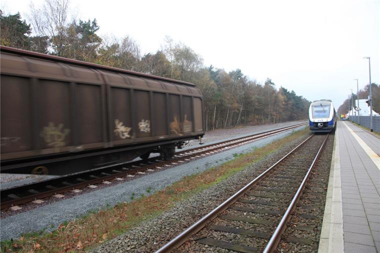 Wurster Nordseeküste: In die Bahndebatte kommt Bewegung Der Bahnlärm Der Bahnlärm durch Güterverkehr, aber auch die notwendige Signalgebung an unbeschrankten Bahnübergängen, bringt die Anwohner weiterhin um den Schlaf. durch Güterverkehr, aber auch die notwendige Signalgebung an unbeschrankten Bahnübergängen bringt die Anwohner um den Schlaf.