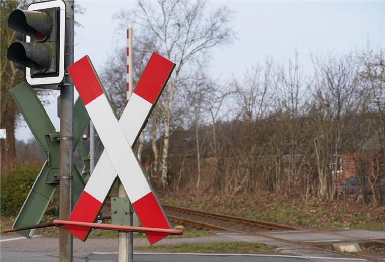 Bahnübergang in Lunestedt wird für zwei Wochen gesperrt Der Bahnübergang am Reithornsweg in Lunestedt wird für zwei Wochen gesperrt (Symbolbild)