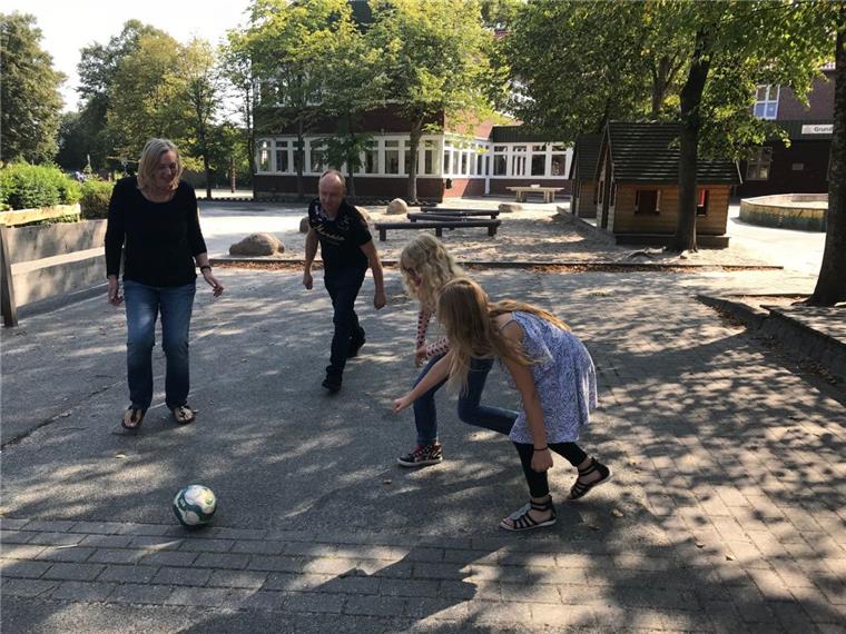 Grundschule Rodenkirchen will Spielplatz aufpeppen Der Ballspielplatz auf dem Schulhof in Rodenkirchen soll neu gestaltet werden.