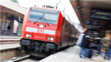 Der Basispreis des Niedersachsen-Tickets für den Nahverkehr steigt um einen Euro auf 28 Euro. (Archivbild) 
