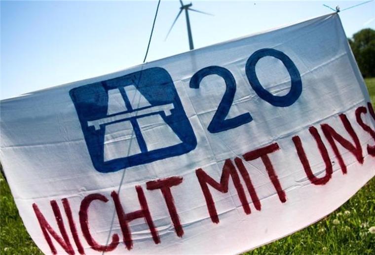 Bau der A20 muss gestoppt werden Der Bau soll gestoppt werden.