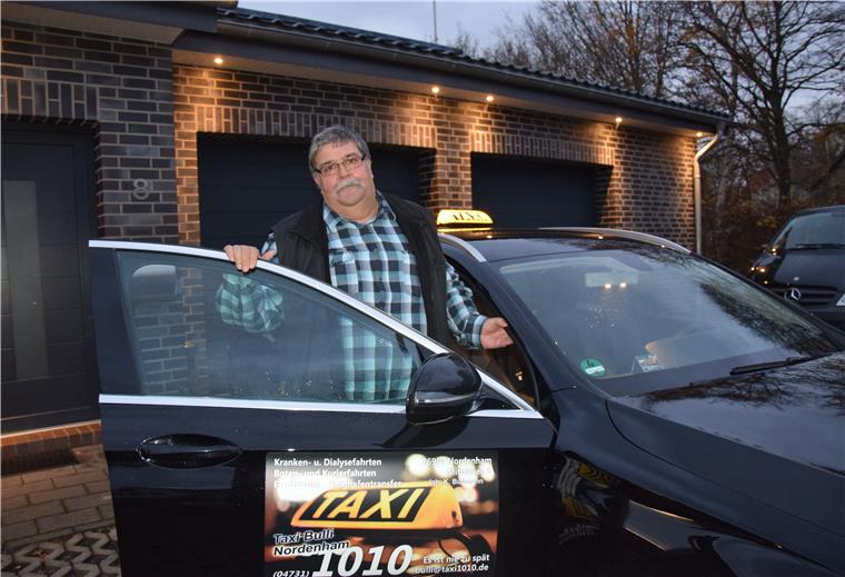 Taxi-Unternehmen fehlen Fahrgäste Der Beifahrersitz ist bei den meisten Taxi-Unternehmen für Fahrgäste gesperrt. Klaus Bultmann und viele seiner Kollegen transportieren Personen nur noch auf der Rückbank.