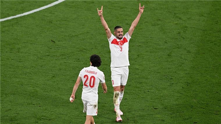 Zwei Spiele Sperre für Demiral nach Wolfsgruß Der beim Torjubel gegen Österreich gezeigte Wolfsgruß hat für Merih Demiral offenbar schwerwiegende Folgen.