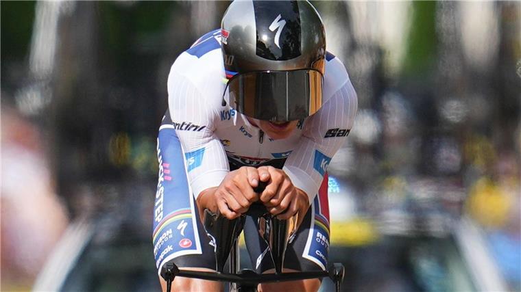 „Der beste Zeitfahrer“: Pogacar verneigt sich vor Evenepoel Der belgische Etappensieger Remco Evenepoel in Aktion.