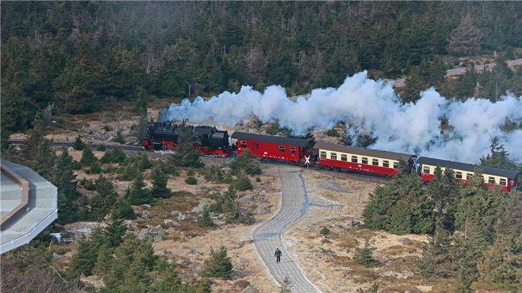 Konsequenzen für Bahn nach Waldbrand - Wind facht Feuer an Der Betrieb der Brockenbahn ist weiterhin ausgesetzt. (Archivbild)