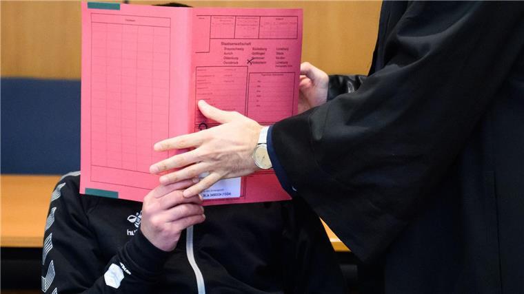Zwölf Jahre Haft für tödliche Messerattacke in Sarstedt Der Bewohner der Geflüchtetenunterkunft soll zwölf Jahre in Haft. (Archivbild)