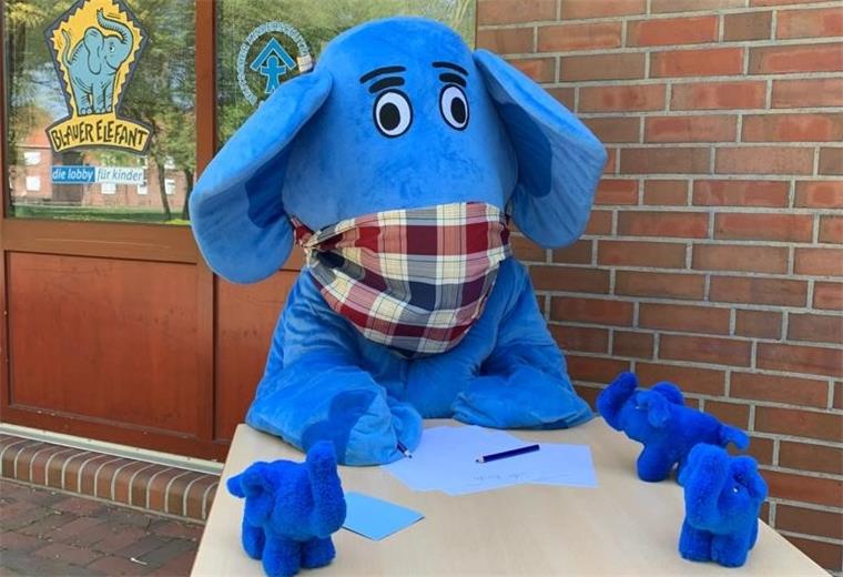 Bilder und Briefe gegen die Langeweile Der blaue Elefant des Kinderschutzbundes hat an Eltern und Kinder geschrieben.