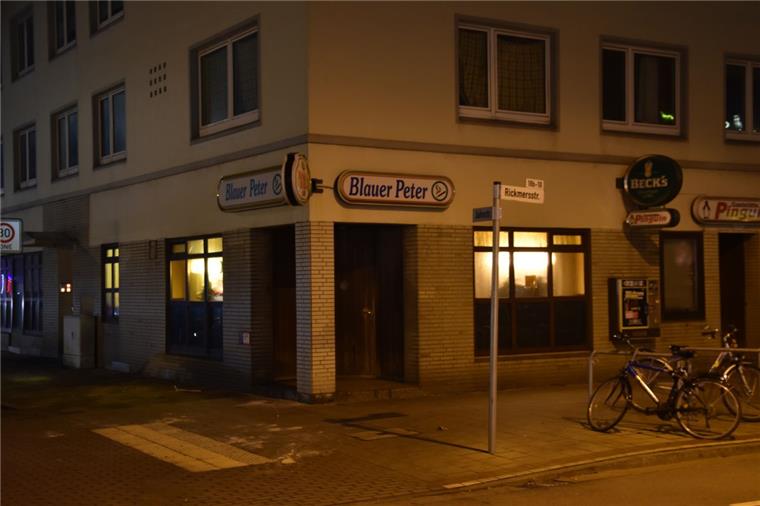 Mein erstes Mal...in den verruchtesten Kneipen Bremerhavens Der Blaue Peter in Lehe ist legendär - von Donnerstagabend bis Montagmittag hat die Kneipe durchgehend offen.