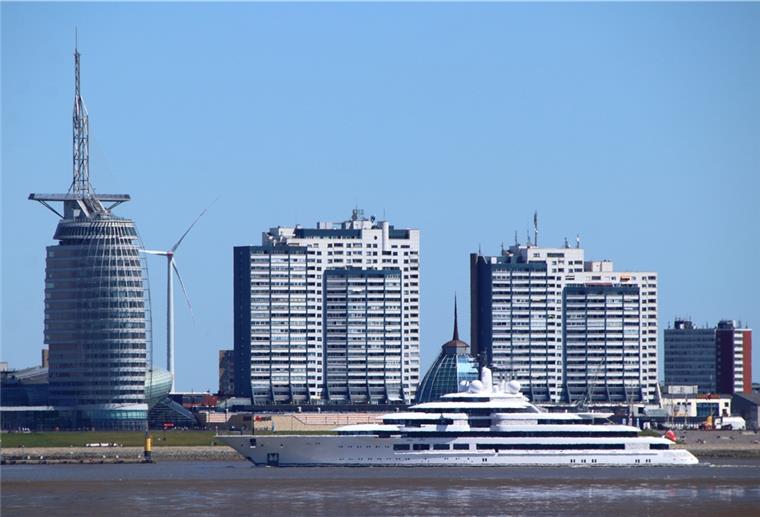 Fotos aus der Wesermarsch: Anders gesehen Der Blick auf Bremerhaven ist von Blexen aus immer wieder spektakulär.