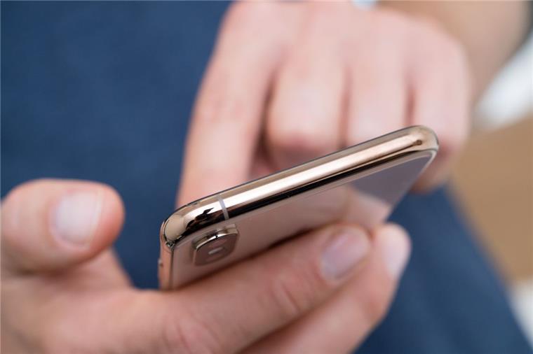 Zeven: Vodafone-Kunden warten weiter auf eine Verbindung Der Blick aufs Smartphone lohnt zurzeit nicht für Vodafone-Kunden in Heeslingen und Zeven. Dort sind zwei Mobilfunkstationen ausgefallen.