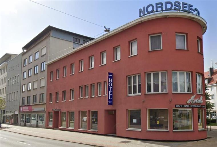 Der Blick von der Georgstraße auf das Hotel am Elbinger Platz.