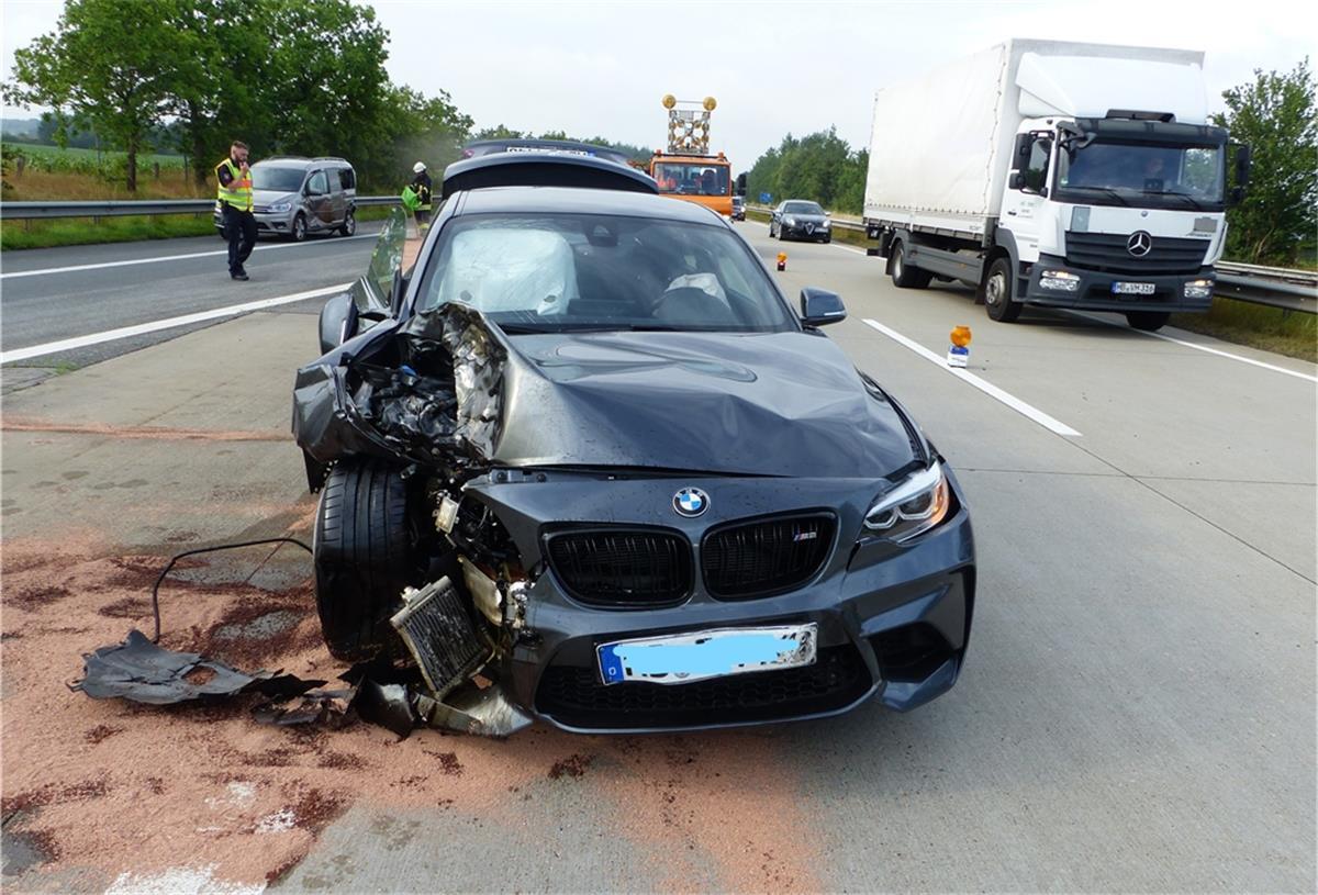 Der BMW nach dem Unfall auf der A27. Der 74-jährige Fahrer hatte die Kontrolle über sein Auto verloren.