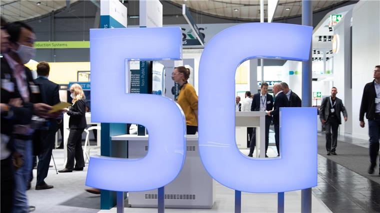 Zahl der 5G-Mobilfunk-Verträge in Westeuropa 2023 verdoppelt Der Boom bei der 5G-Nutzung wird die Netze der Mobilfunkprovider laut Experten technisch vor eine Herausforderung stellen.