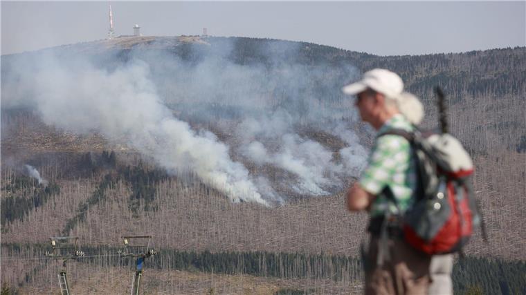 Waldbrand am Brocken im Harz breitet sich aus Der Brand unterhalb des Brockens im Harz ist noch nicht unter Kontrolle (Foto aktuell).