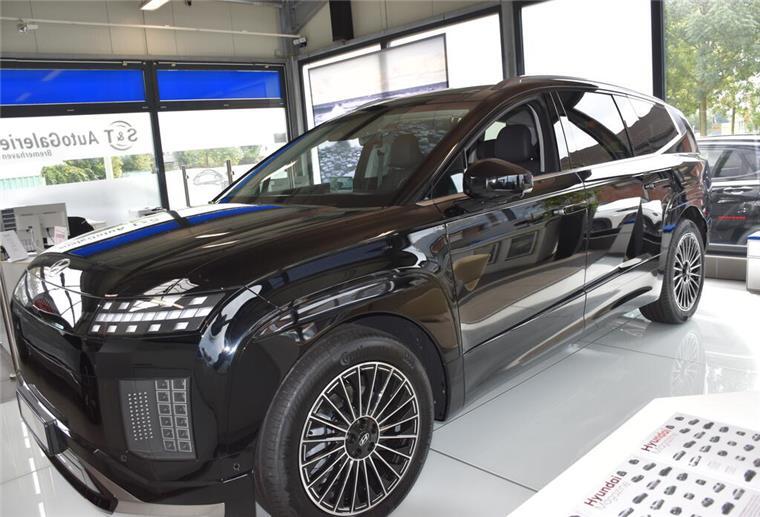 Die S & T Autogalerie stellt auf der Automeile in Bremerhaven den neuen voll elektrischen Hyundai IO IONIQ9