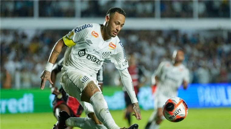 Neymar weint nach Niederlage Der Brasilianer Neymar spielt für den Santos FC.