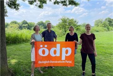 Der Bremer Landesvorstand der ÖDP mit (von links) Antje Piegsa, Eckhard Piegsa, Sabine Wolter-John und Kara Tober.