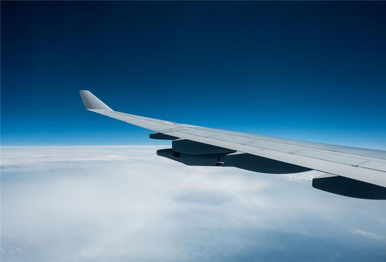 Nach Streit: Bremen produziert weiterhin Tragflächen für Airbus Ein Airbus A330 MRTT Tankflugzeug fliegt über den Wolken. +++ dpa-Bildfunk