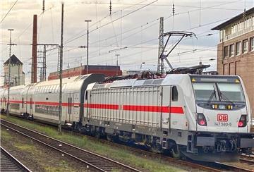 Zug im Bahnhof