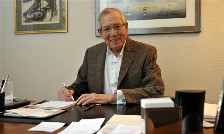 Ehrenbürger Eddy Lübbert stirbt mit 91 Jahren Der Bremerhavener Ehrenbürger Eddy Lübbert ist in der Nacht zu Dienstag im Alter von 91 Jahren verstorben. Foto Scheschonka
