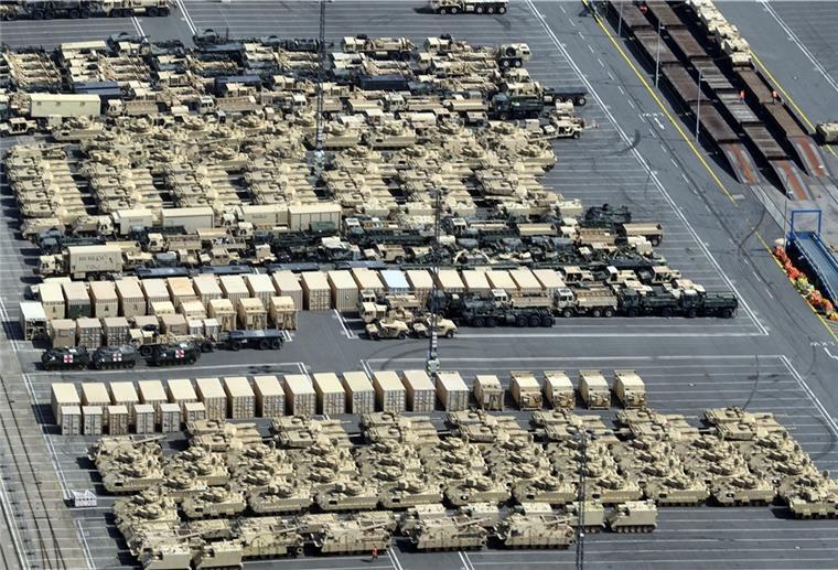 US-Army kündigt Waffentransporte über Bremerhaven an Der Bremerhavener Kaiserhafen war für die Operation „Atlantic Resolve“ im Juni 2018 bereits Umschlaghafen für Material, Gerät und Fahrzeuge der US-Army.