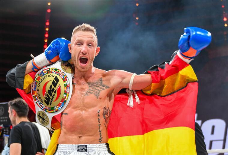Blitz-Knockout: Bremerhavener Schroth verteidigt seinen Weltmeistertitel Der Bremerhavener Kickboxer Pascal Schroth verteidigte in München seinen WM-Titel.