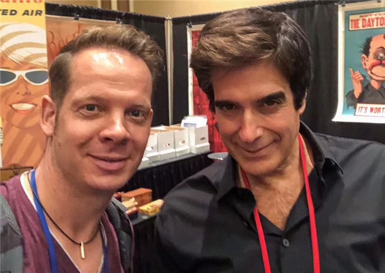 Zauberhaft: Bremerhavener Brüser trifft Meister Copperfield Der Bremerhavener Marco Brüser (links) hat den großen Zauberkünstler David Copperfield getroffen: