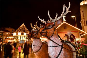 Der Bremerhavener Weihnachtsmarkt ist in diesem Jahr gut angekommen.