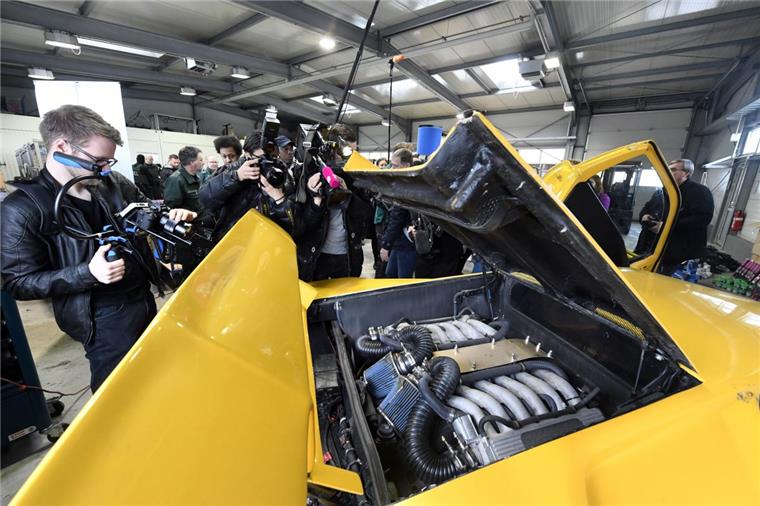 Der Bremerhavener Zoll hat am Freitag einen Lamborghini geschrottet. Der Flitzer war komplett gefälscht.