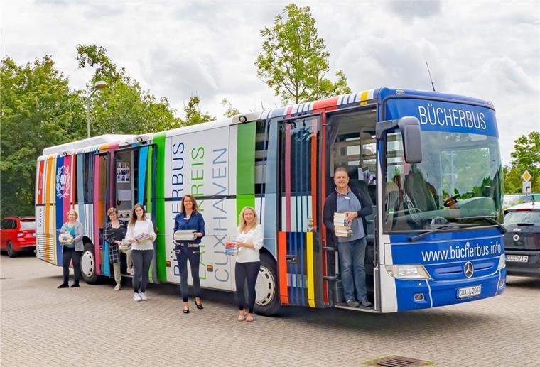 Cuxland: Fahrbücherei bietet Lieferservice Der Bücherbus kann noch nicht wieder fahren. Grund: Das Team der Fahrbücherei wird in der Fall- und Kontaktermittlung benötigt, weil die Covid-19-Fallzahlen in den vergangenen Wochen wieder deutlich gestiegen sind.