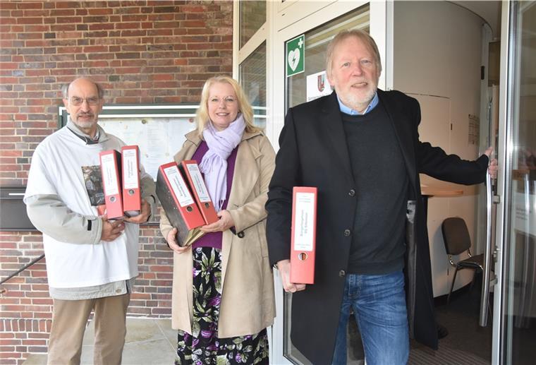 Das Foto zeigt die drei Initiatoren des Bürgerbegehrens. 
