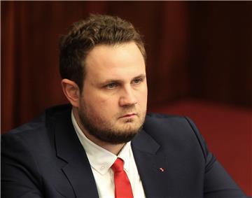 Der Bürgerschaftsabgeordnete Patrick Öztürk, ist laut Kripo-Bericht heftiger in den massenhaften Sozialbetrug in Bremerhaven verwickelt als bislang bekannt.