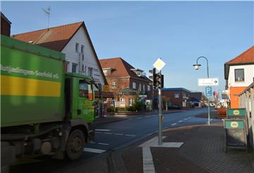 Der Bürgerverein Nordseebad Burhave pocht weiterhin auf einen Tempo-30-Limit für Lastwagen auf der Ortsdurchfahrt - und hofft dabei auf Unterstützung durch den neuen Bürgermeister Axel Linnewber.