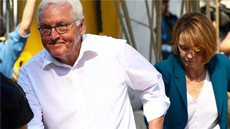 Sonne im Gesicht, Segel im Wind – „Sail“ beginnt Der Bundespräsident packte an Bord der „Gorch Fock“ mit an.