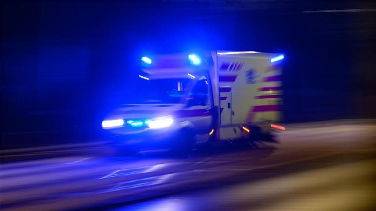Linienbus fährt gegen Mast - mehrere Verletzte Der Busfahrer und ein Fahrgast wurden in ein Krankenhaus gebracht. (Symbolfoto).