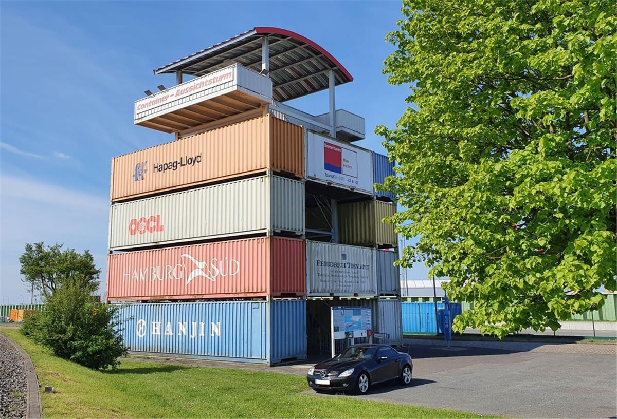 Containeraussichtsturm bis auf weiteres geschlossen Der Containeraussichtsturm an der Nordschleuse muss vorerst wegen Schäden geschlossen werden.