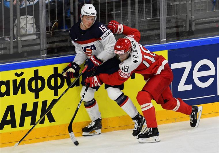 Abräumer Jensen weckt Vorfreude der Pinguins-Fans Der Däne Nicholas B. Jensen (rechts), hier bei der WM im Duell mit Jack Eichel aus den USA, spielt in der kommenden Saison für die Fischtown Pinguins.