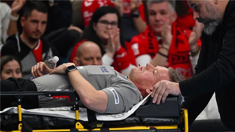 Nach Kollaps: Handball-Schiedsrichter auf Weg der Besserung Der dänische Schiedsrichter Jesper Madsen ist beim Champions-League-Spiel zwischen KC Veszprem und Sporting Lissabon kollabiert.
