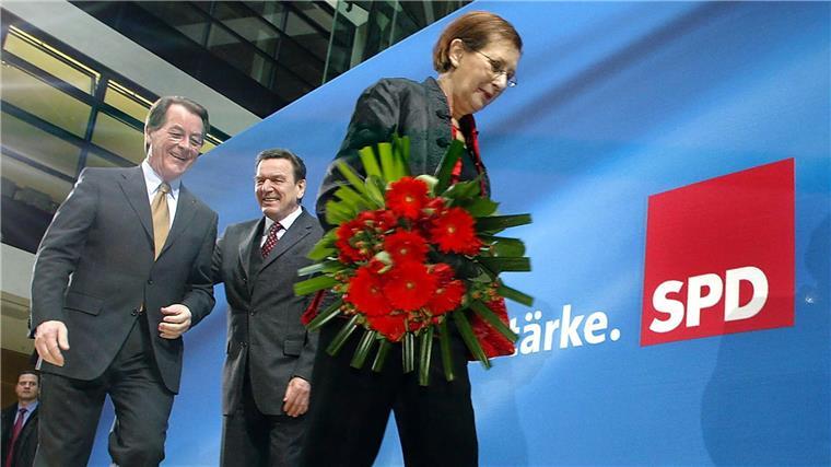 Erneute Beratung über Verzicht auf Ehrung von Schröder Der damalige Bundeskanzler Gerhard Schröder