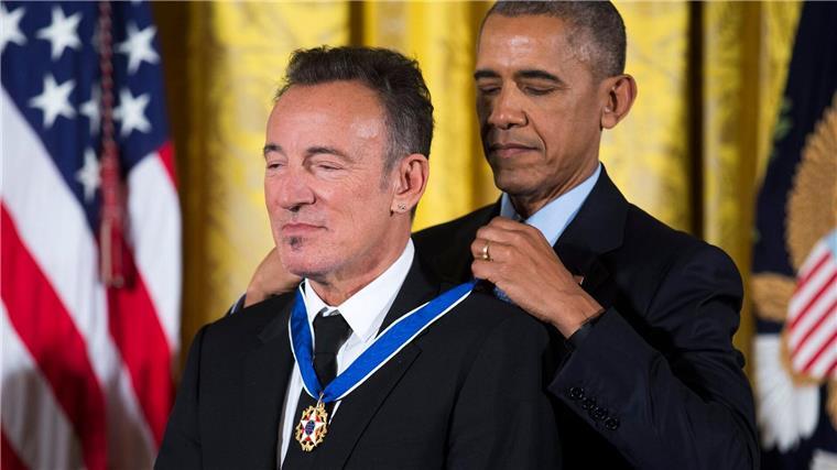 Bruce Springsteen unterstützt Harris und Walz bei US-Wahl Der damalige US-Präsident Barack Obama hatte Springsteen die Freiheitsmedaille verliehen.