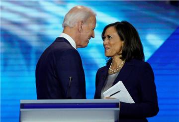 Der designierte Präsidentschaftskandidat der US-Demokraten, Joe Biden, zieht mit der kalifornischen Senatorin Kamala Harris als Vizepräsidentschaftskandidatin in die Wahl.