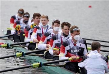 Rudern: Olympia, Achter mit Steuermann, Männer, Finale im Sea Forest Waterway. Deutschland mit Johannes Weißenfeld, Laurits Follert, Olaf Roggensack, Torben Johannesen, Jakob Schneider, Malte Jakschik, Richard Schmidt, Hannes Ocik, Martin Sauer mit Silbermedaille bei der Siegerehrung. 