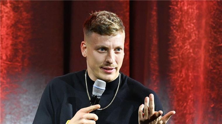Felix Lobrecht erhält Comedypreis Der Deutsche Comedypreis 2023 in der Kategorie „Erfolgreichstes Live-Programm“ geht an Felix Lobrecht.